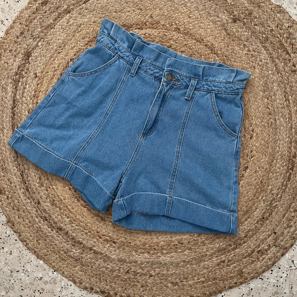 NWT Valija Gitana Paperbag Shorts. Size XL.